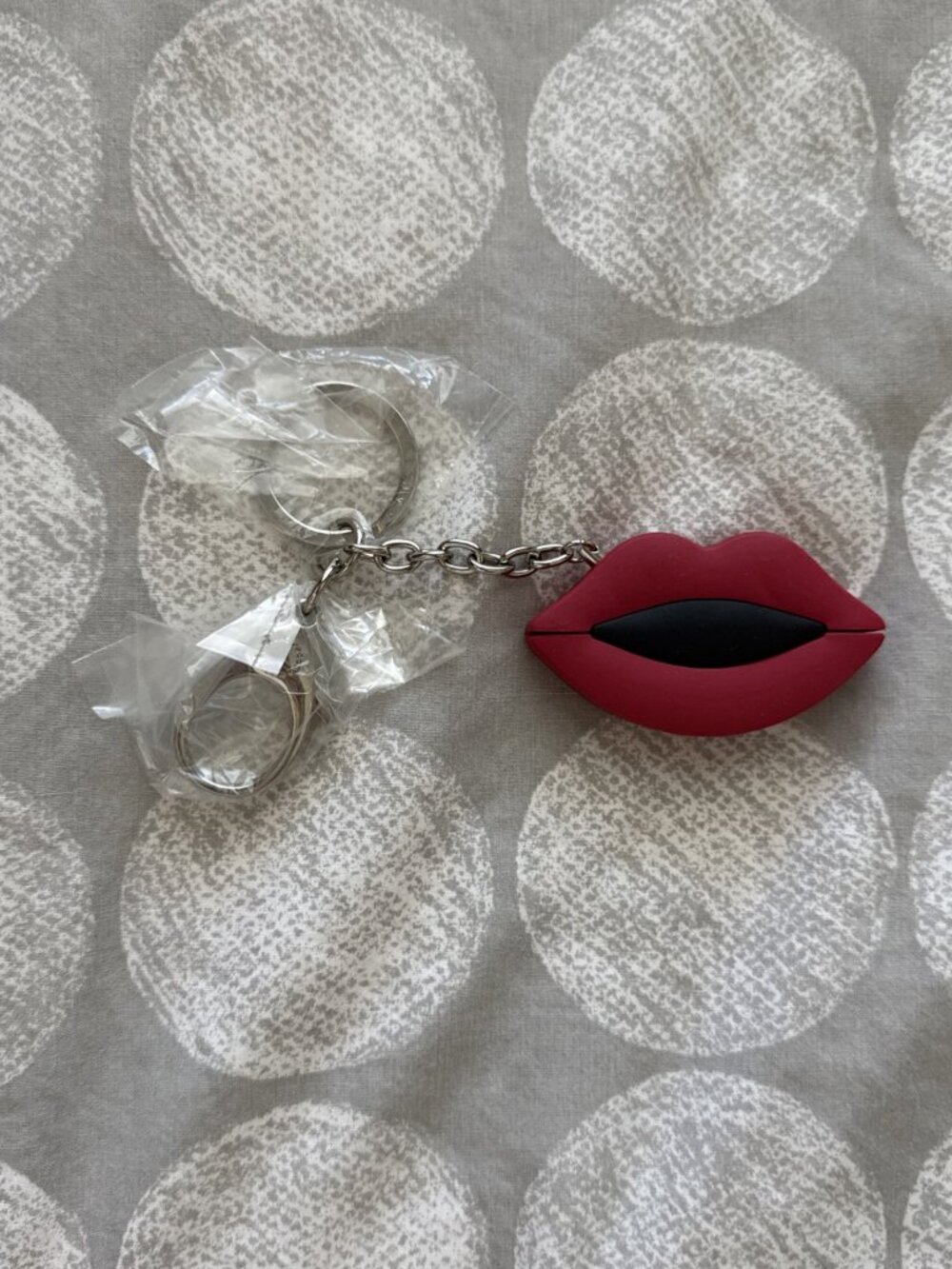 NEW Marc by Marc Jacobs Lips USB Memory Stick Key Chain